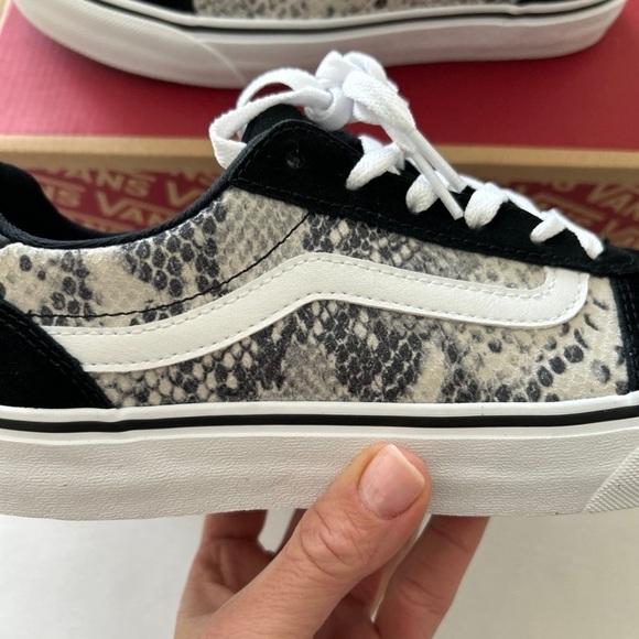 (NWT) Vans Ward DX Women's Shoes in Gray & Black - Picture 11 of 16